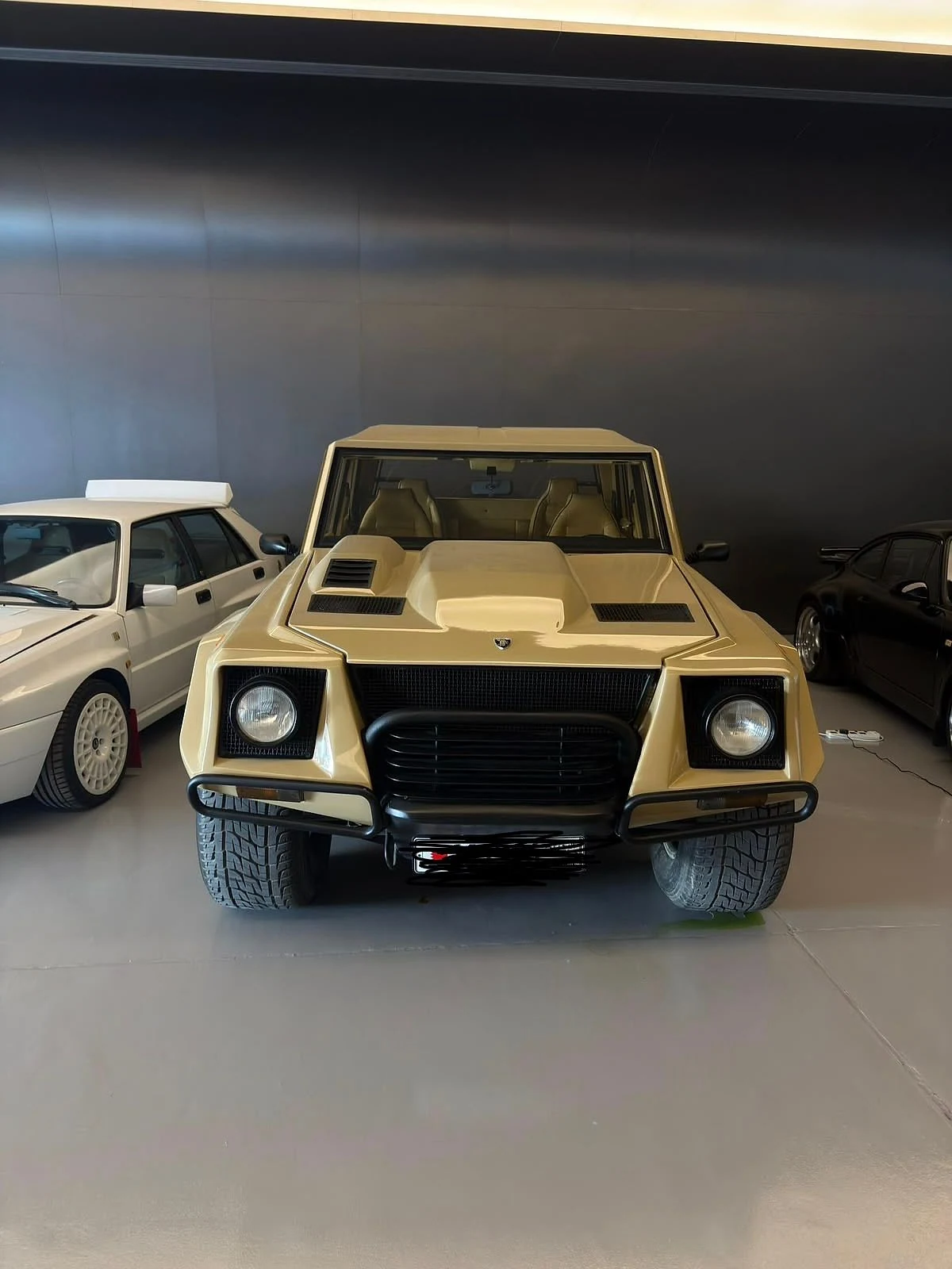 Lamborghini LM002 — front view